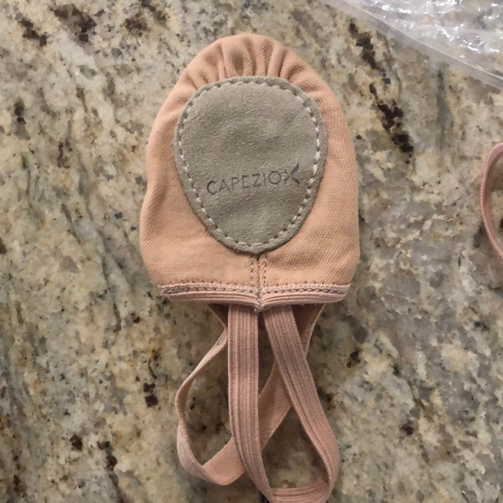 Little girls Capezio nude canvas dance shoes XS - Picture 4 of 5